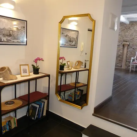 The Column Of Campo De' Fiori Apartment Rom