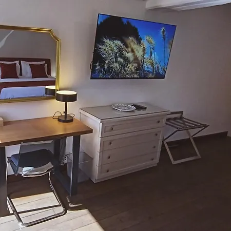 The Column Of Campo De' Fiori Apartment Rom