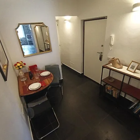 The Column Of Campo De' Fiori Apartment