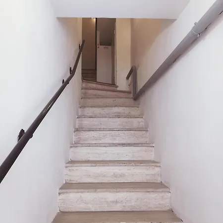 The Column Of Campo De' Fiori Apartment *